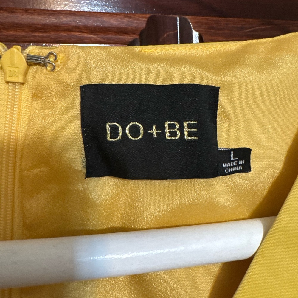DO+BE
Size Large - Picture 3 of 3